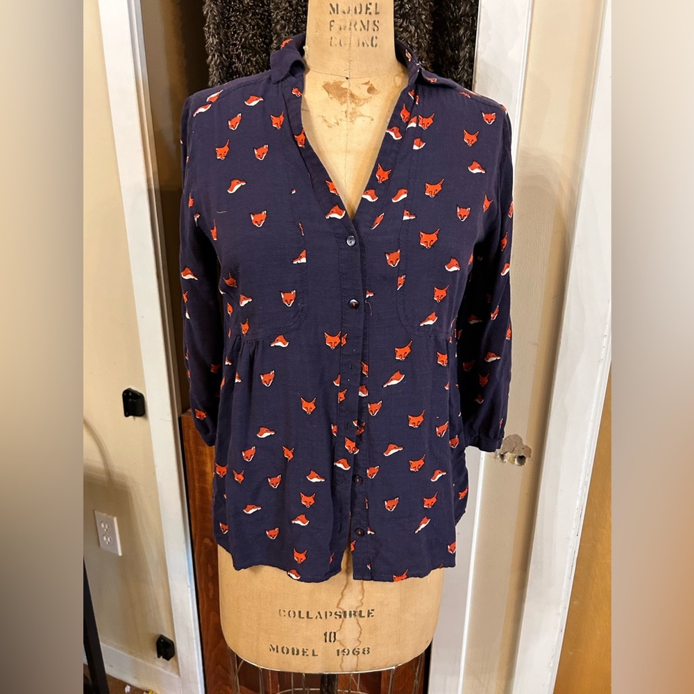 Anthropologie Maeve Size 6 Fox print pin tuck button down blouse